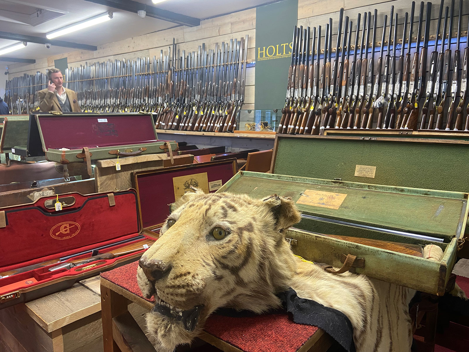 Gun auction planning