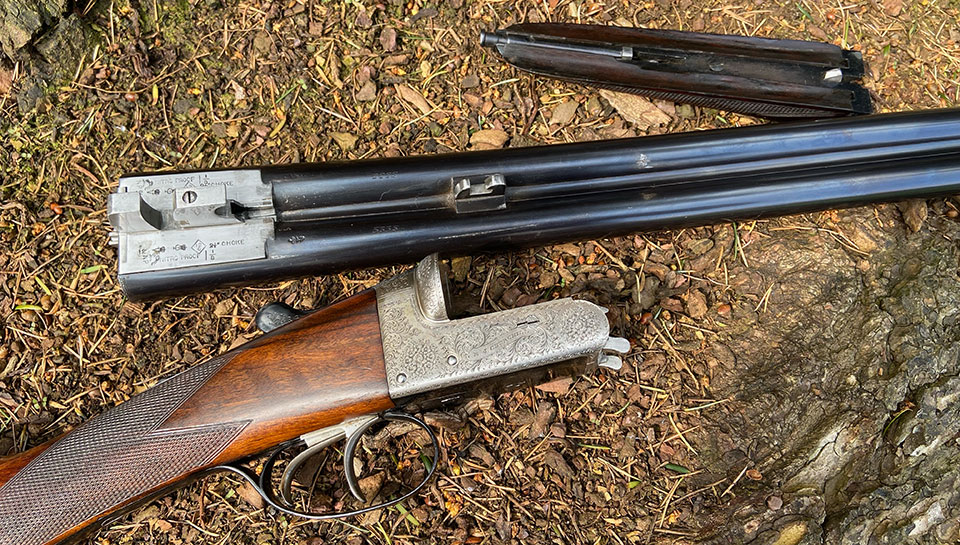 Anson & Deeley boxlock. Like the 'royal' sidelock it has barrel cocking, top-lever, Anson pushrod forend, locked by a Purdey bolt.