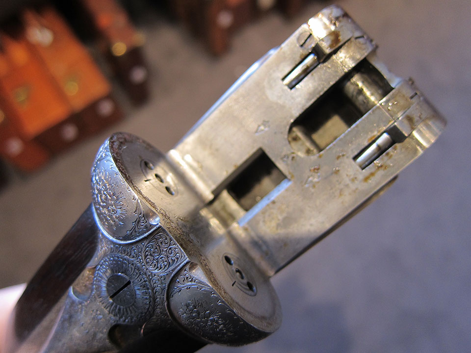 The rods used to activate the kickers which force the barrels off the bar form a key part of the Beesley patent.