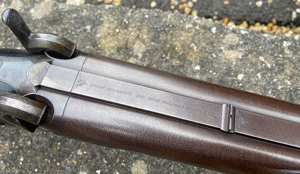 A simple 'V' rear sight on the damascus barrels.