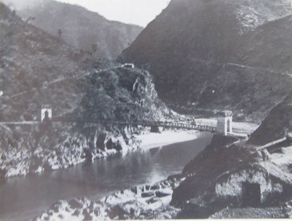 The bridge at Rudraprayag, showing the surrounding hills.