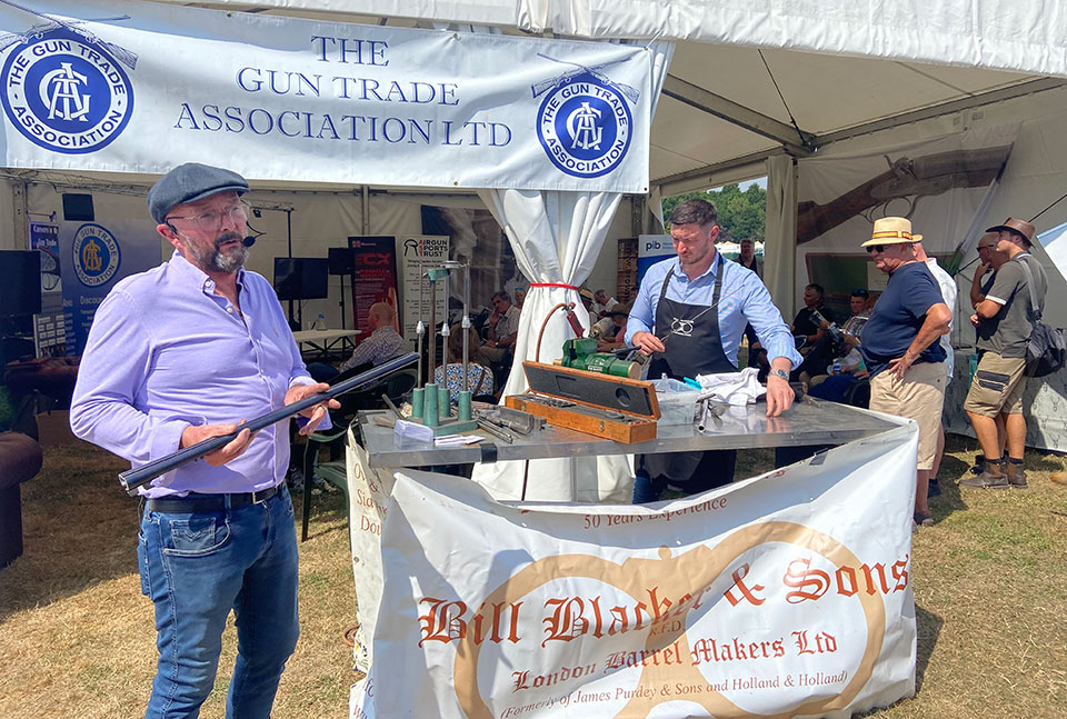 Barrel Maker Bill Blacker imparting words of wisdom to the public at the GTA stand.