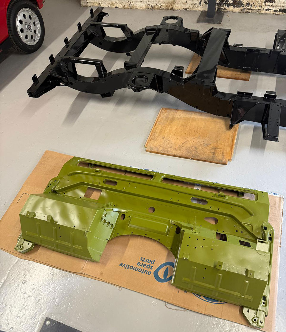 Chassis & bulkhead painted.