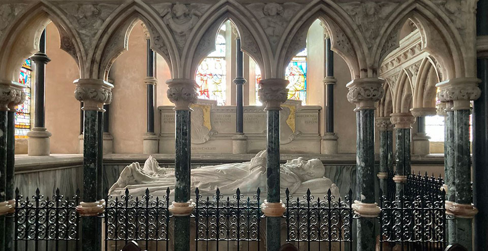 The tomb of 1st Marquis and his wife.